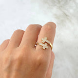 Anillo Abrazo Cruz 2.5gr / T8 3/4 / Circones Blancos Oro Amarillo