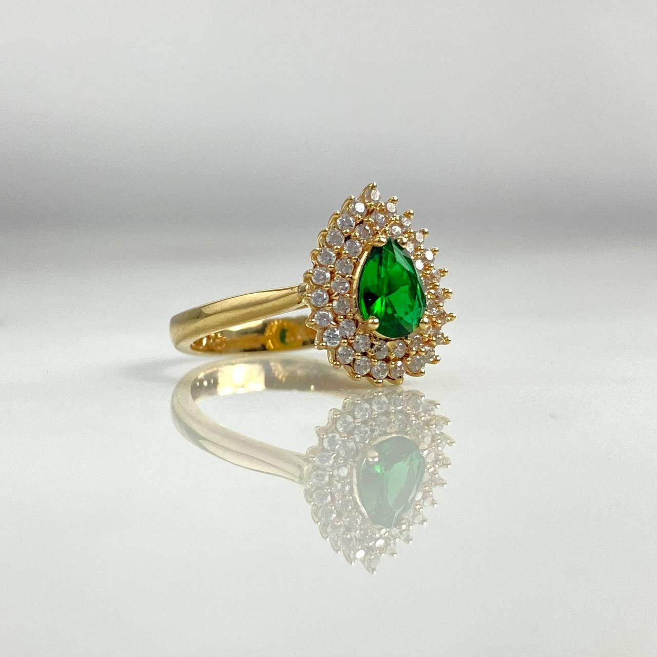 Anillo 3.8gr T7 Circon Verde Circones Blancos Oro Amarillo