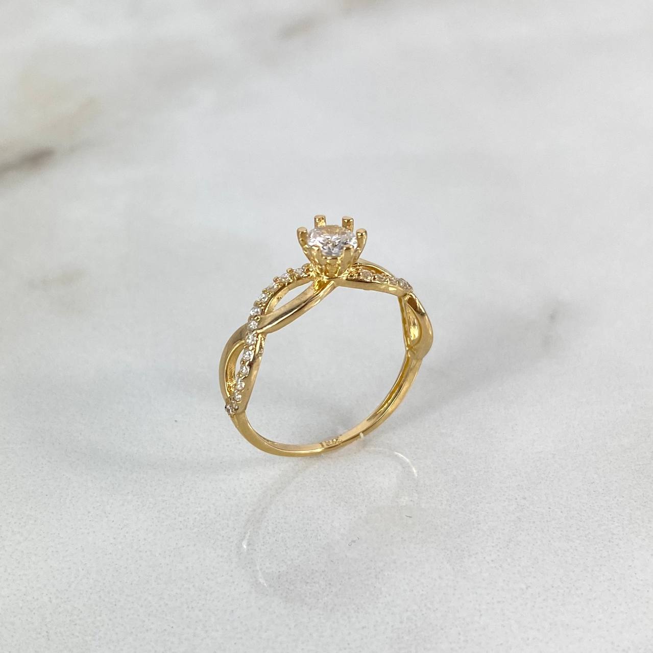 Anillo Infinito 1.85gr T5 3/4 Circones Blancos Oro Amarillo