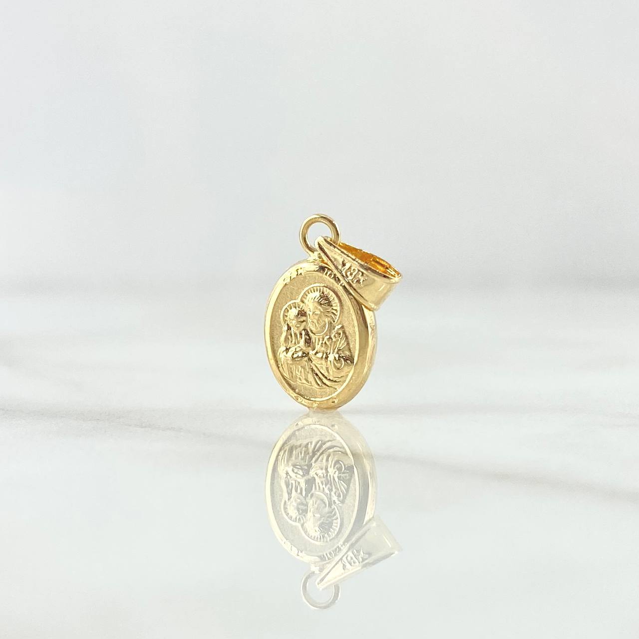 Dije San José 0.65gr / 2cm / Ovalo Cargador Liso Oro Amarillo 18K *