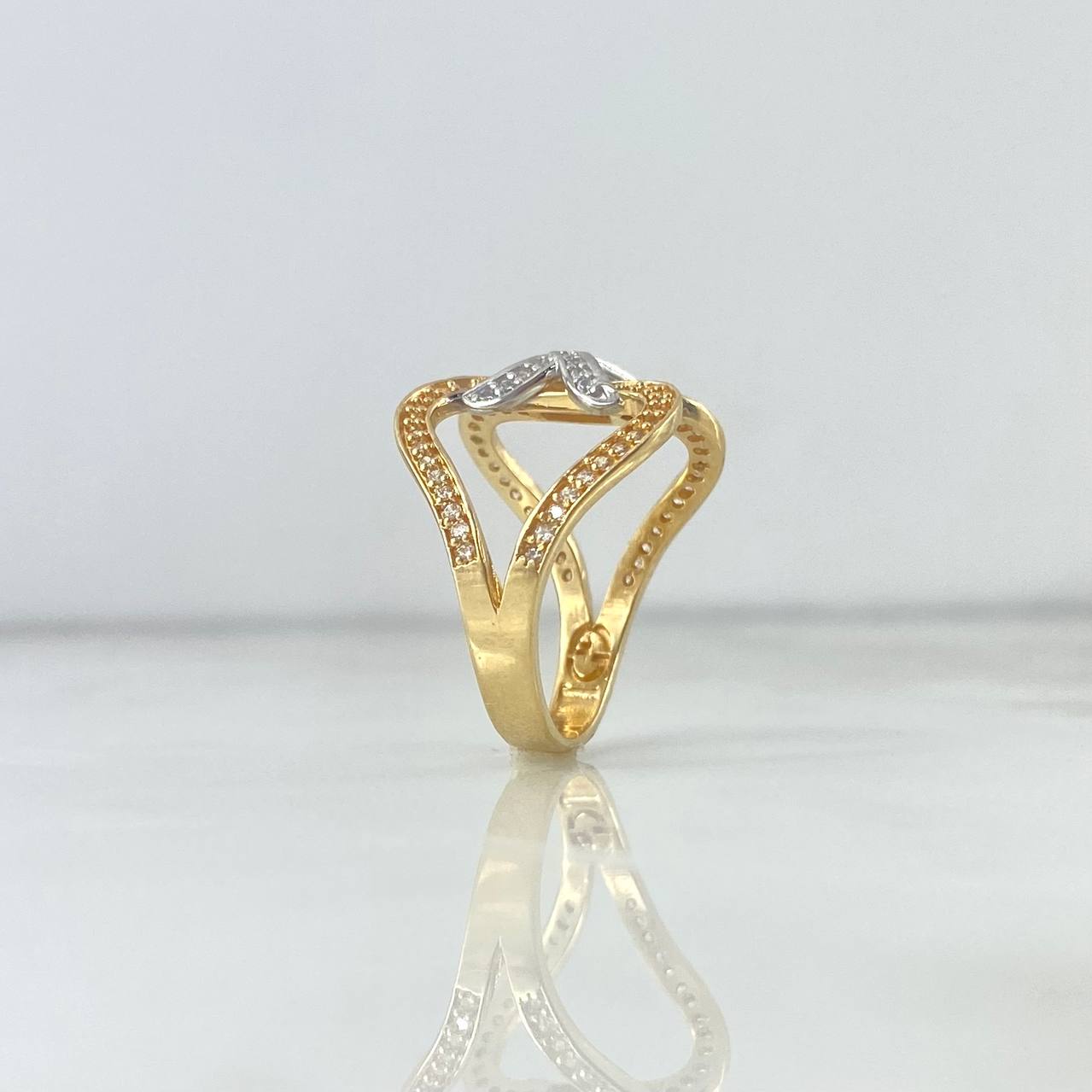 Anillo Infinito Inverso Cruzado 4.05gr / T7 / Circones Blancos Dos Oros Amarillo Blanco