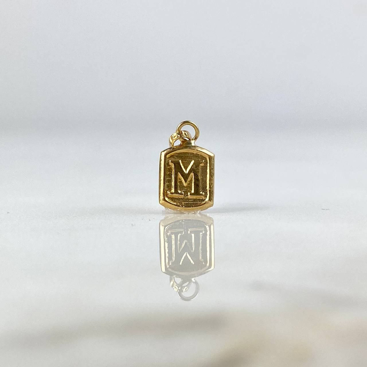 Dije Marco Letra M 0.35gr / 1.5cm Oro Amarillo