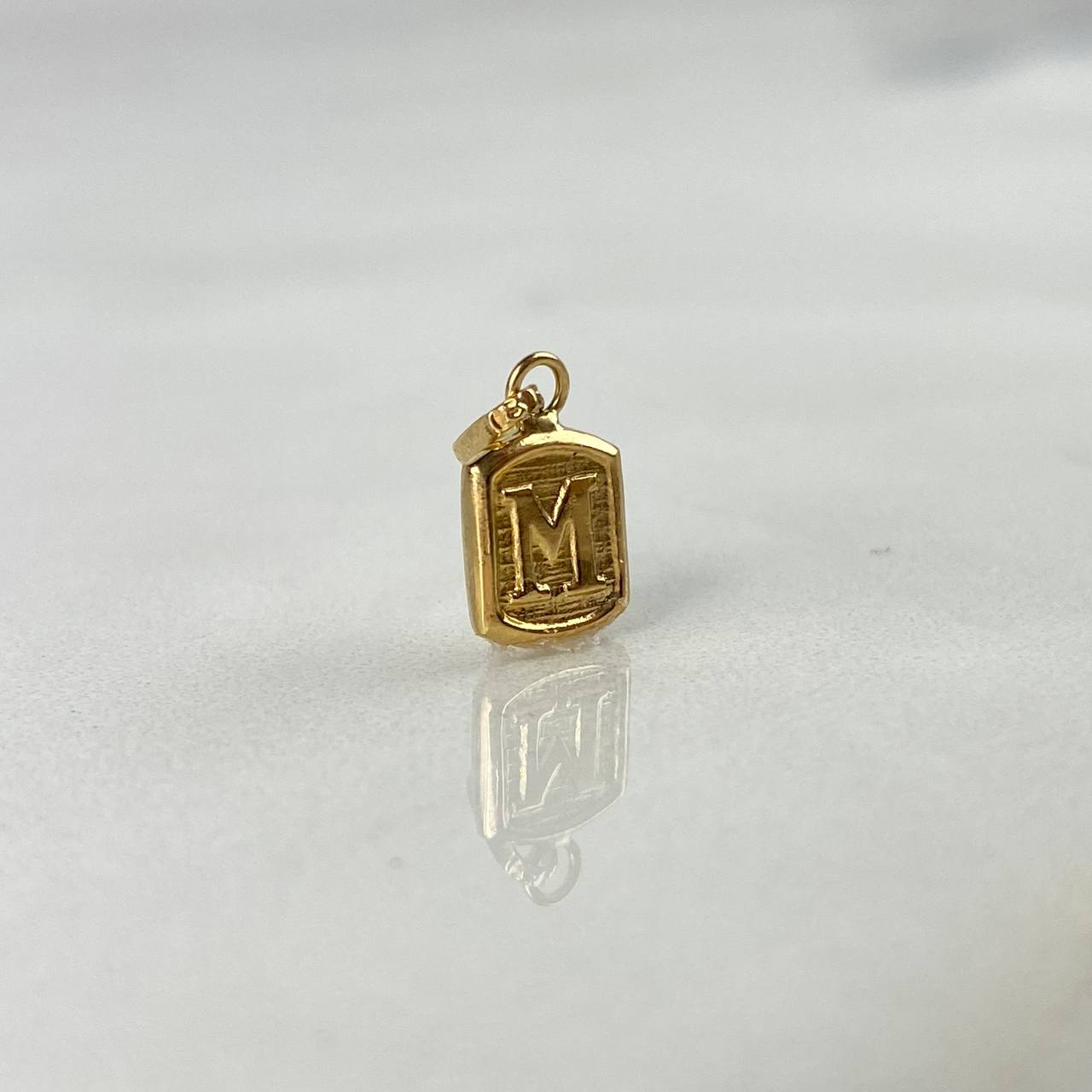 Dije Marco Letra M 0.35gr / 1.5cm Oro Amarillo