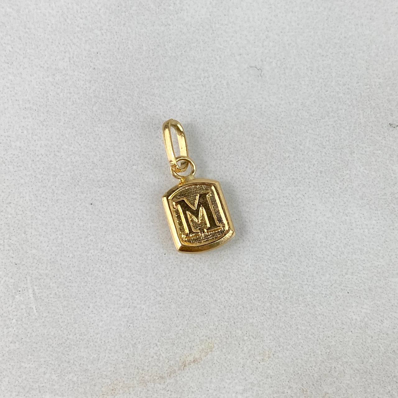 Dije Marco Letra M 0.35gr / 1.5cm Oro Amarillo