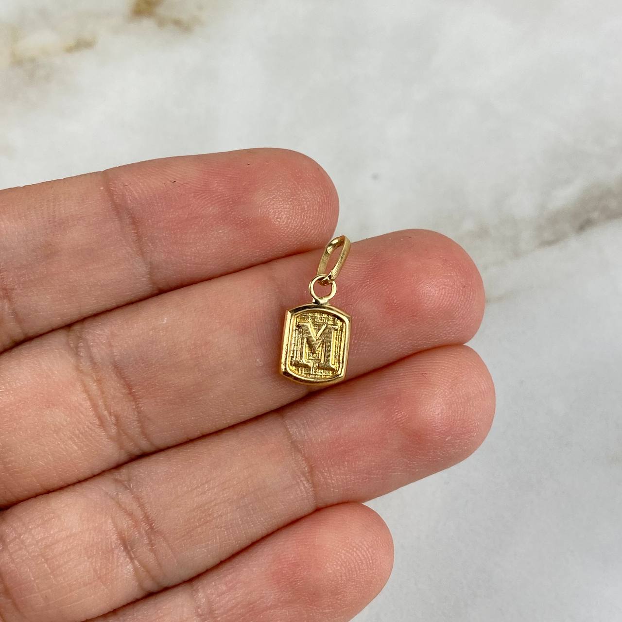 Dije Marco Letra M 0.35gr / 1.5cm Oro Amarillo