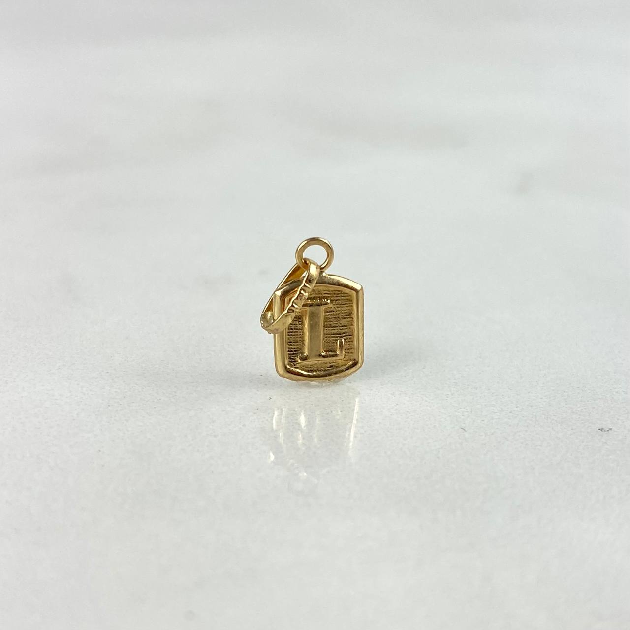 Dije Marco Letra L 0.35gr / 1.5cm Oro Amarillo