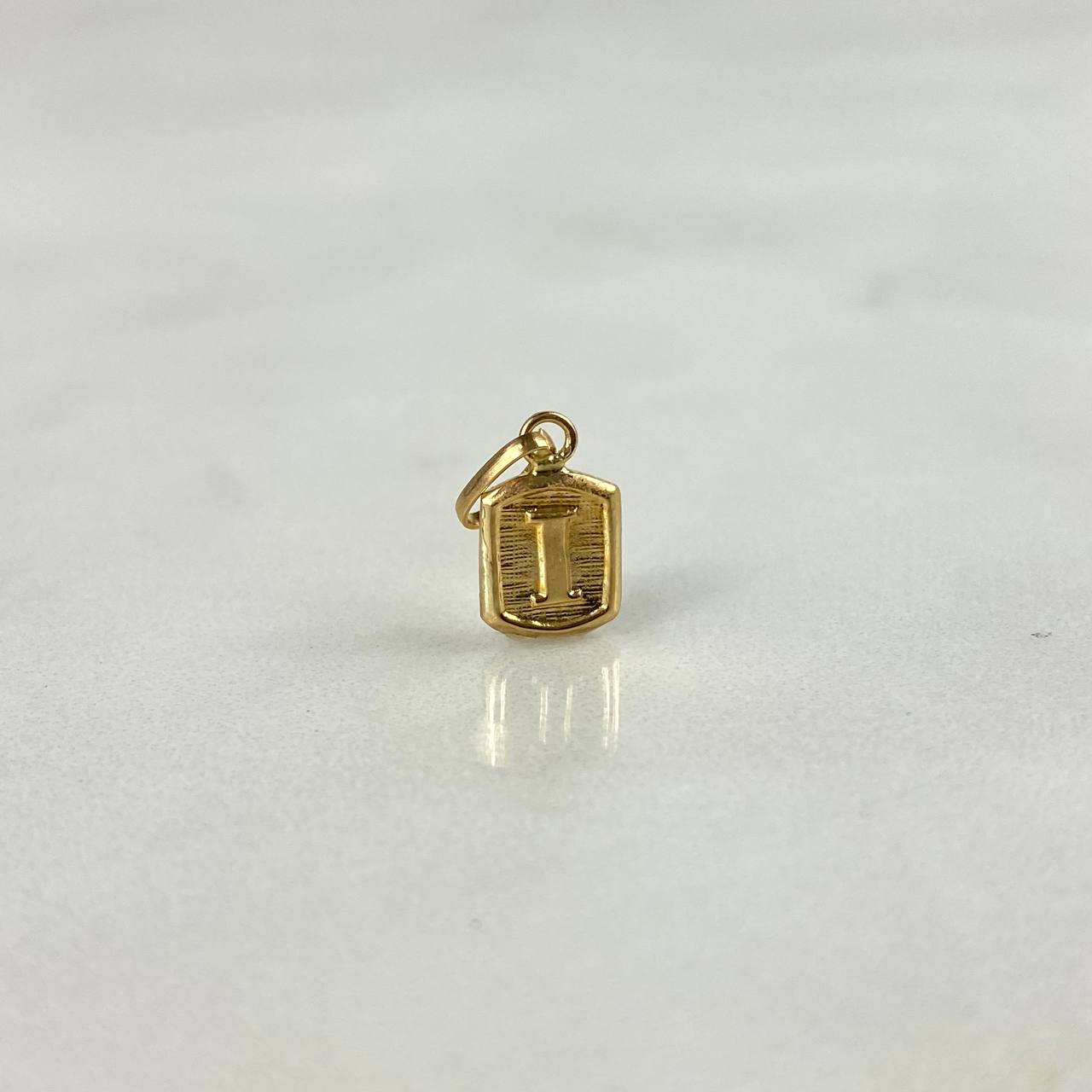 Dije Marco Letra I 0.35gr / 1.5cm Oro Amarillo