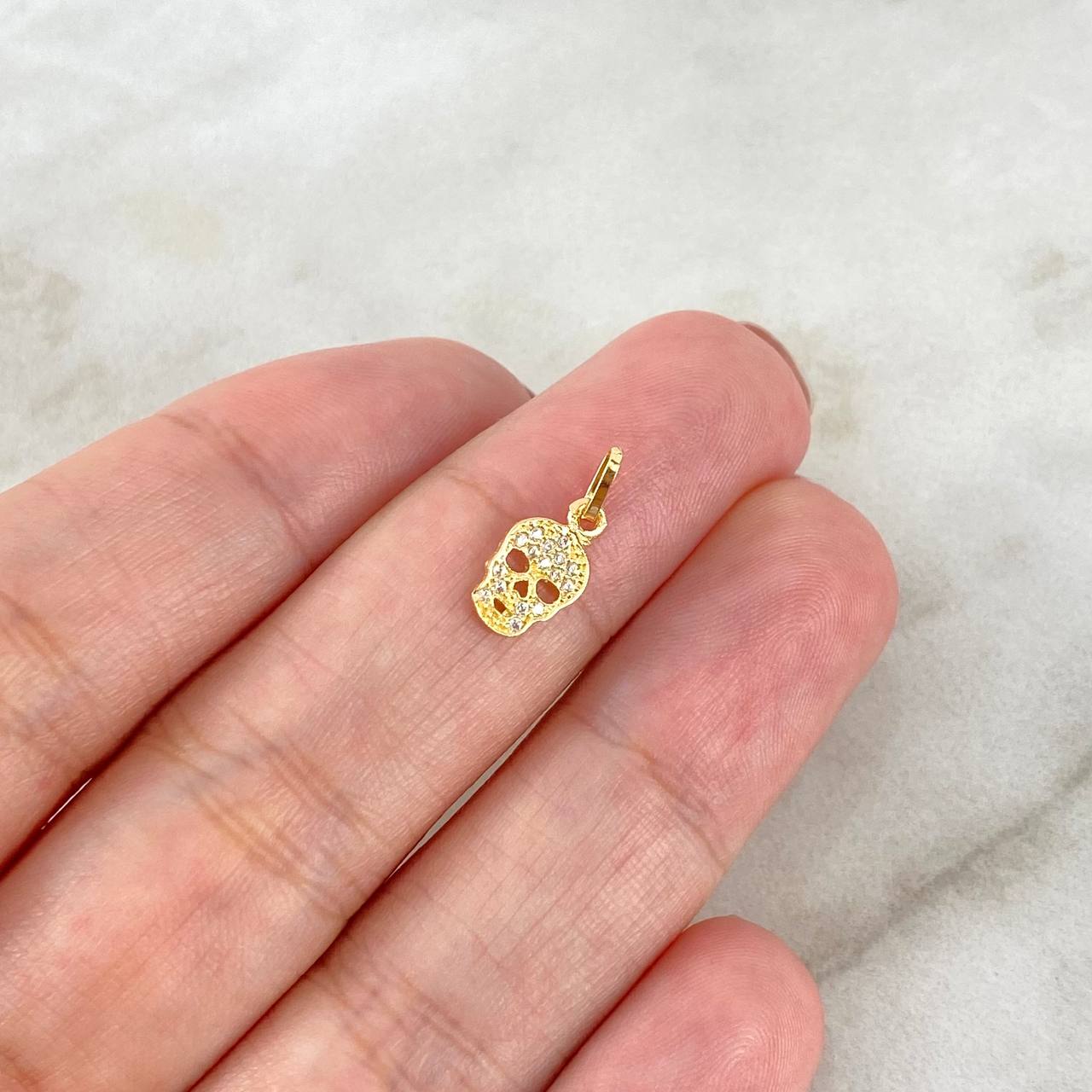 Dije Calavera 0.35gr / 1.3cm / Circones Blancos Oro Amarillo