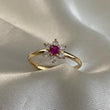 Anillo Flor 1.7gr-T 6 3/4 Circones Fucsia Blancos Oro Amarillo