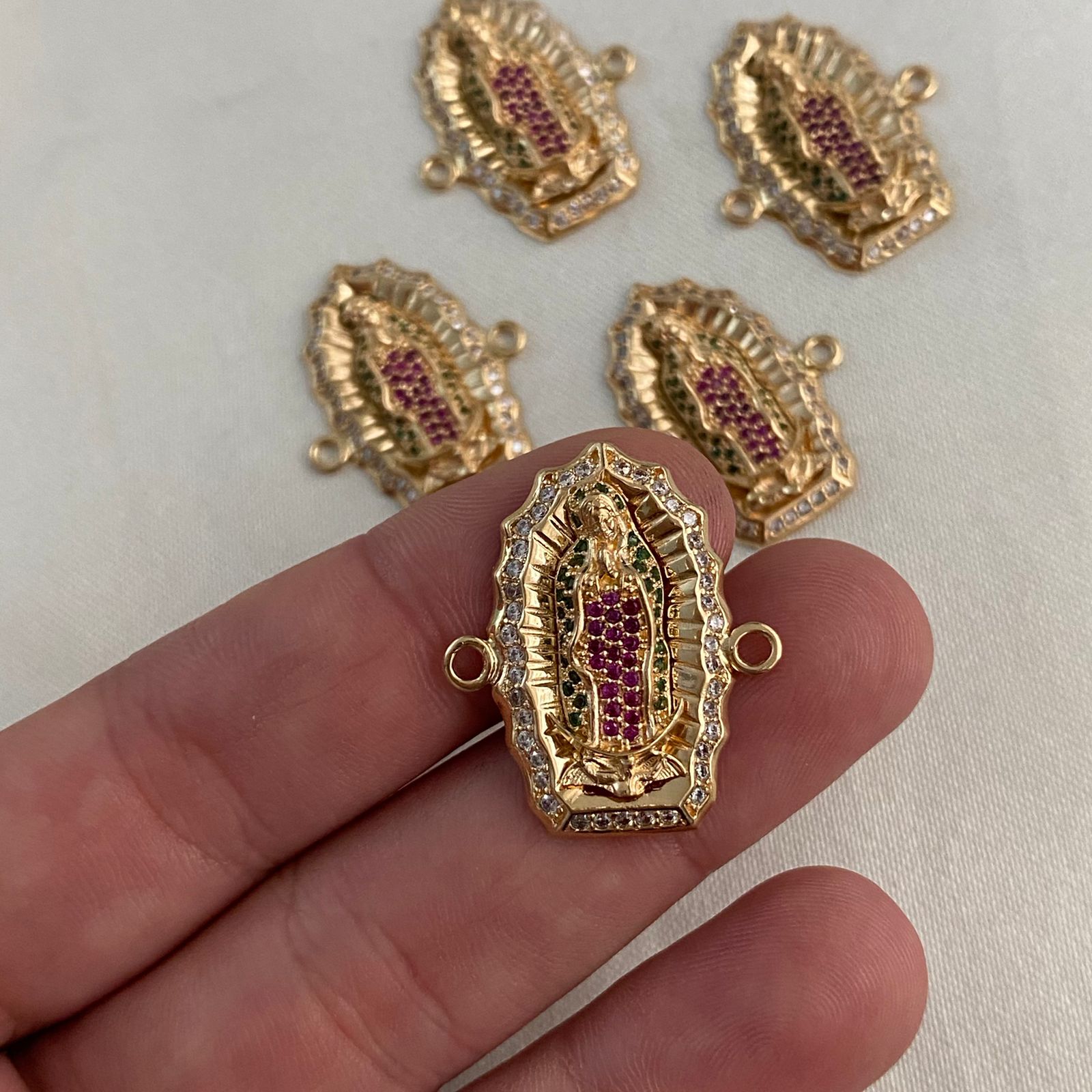 Herraje Virgen Guadalupe 5.15gr/2.2cm Circones Verdes Rosa Blancos Oro Amarillo