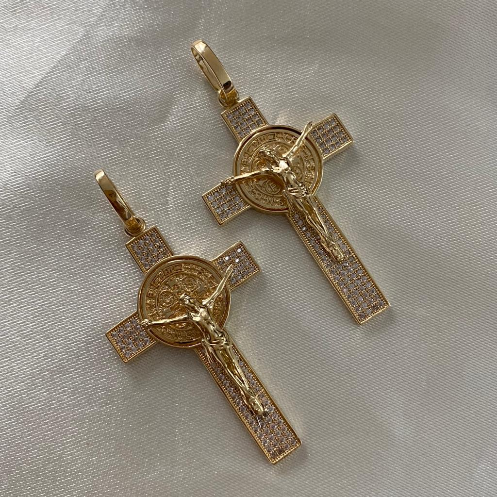 Dije Cristo San Benito 7.3gr/5.4cm Circones Blancos Oro Amarillo