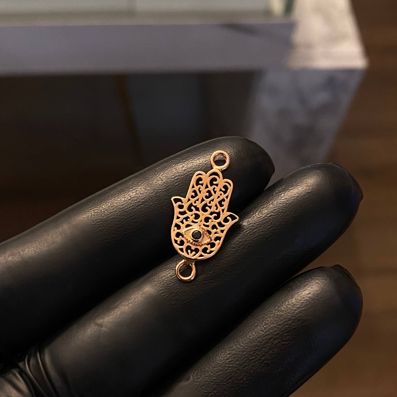 Herraje Mano Hamsa 1.15gr / 2.5cm Filigrana Circon Negro Oro Rosa