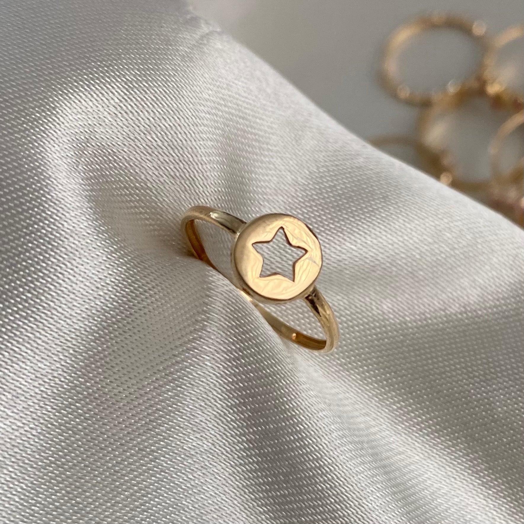 Anillo Estrella 1.1gr-T5 1/2 Sello Liso Oro Amarillo