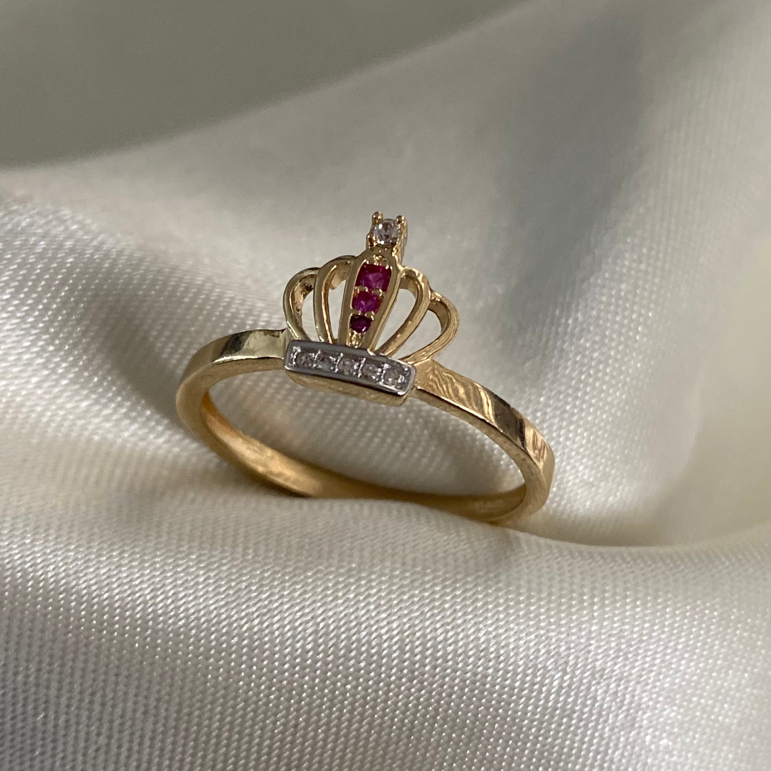 Anillo 15s Corona 2.5gr- T9 1/4 Circones Fucsia Oro Amarillo*