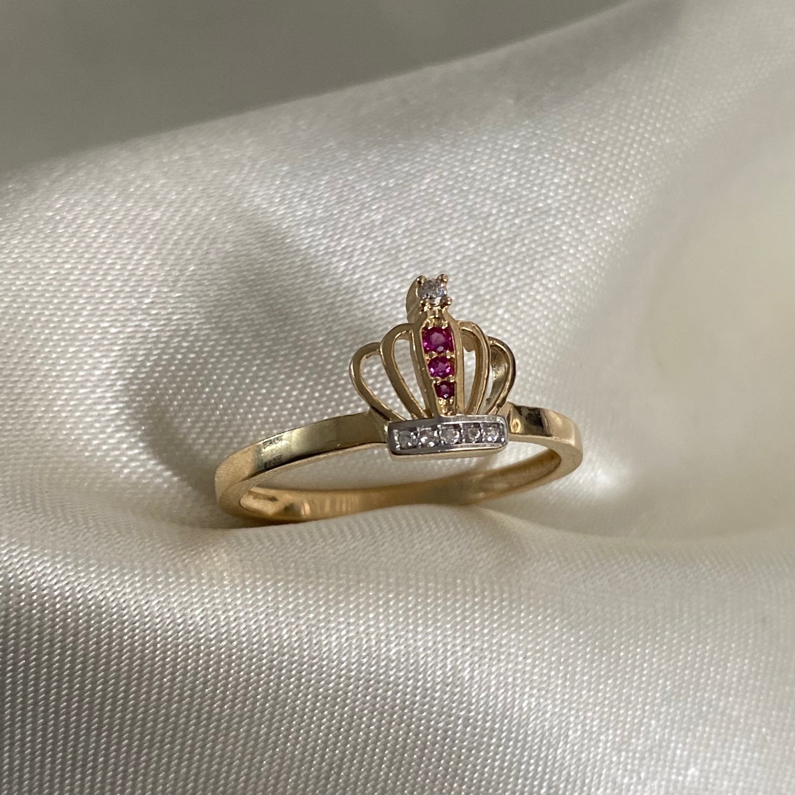 Anillo 15s Corona 2.5gr- T9 1/4 Circones Fucsia Oro Amarillo*