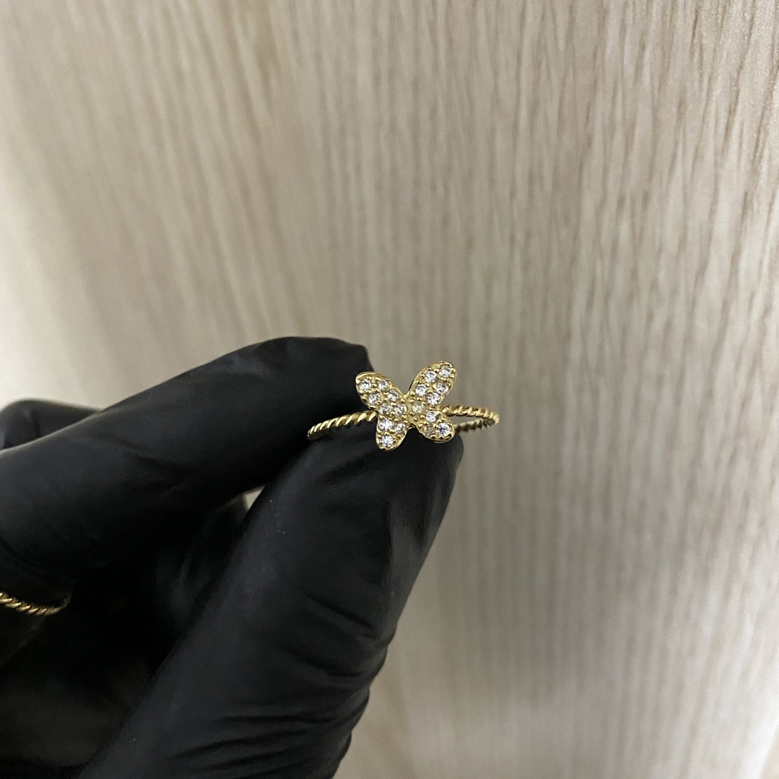 Anillo Mariposa 1.45gr-T7 Circones Blancos Oro Amarillo