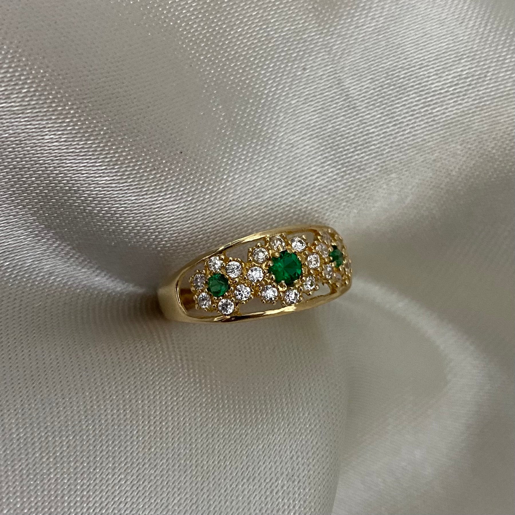 Anillo Flores T7 1/4 - 2.4gr Oro Amarillo Circones Blancos Verdes