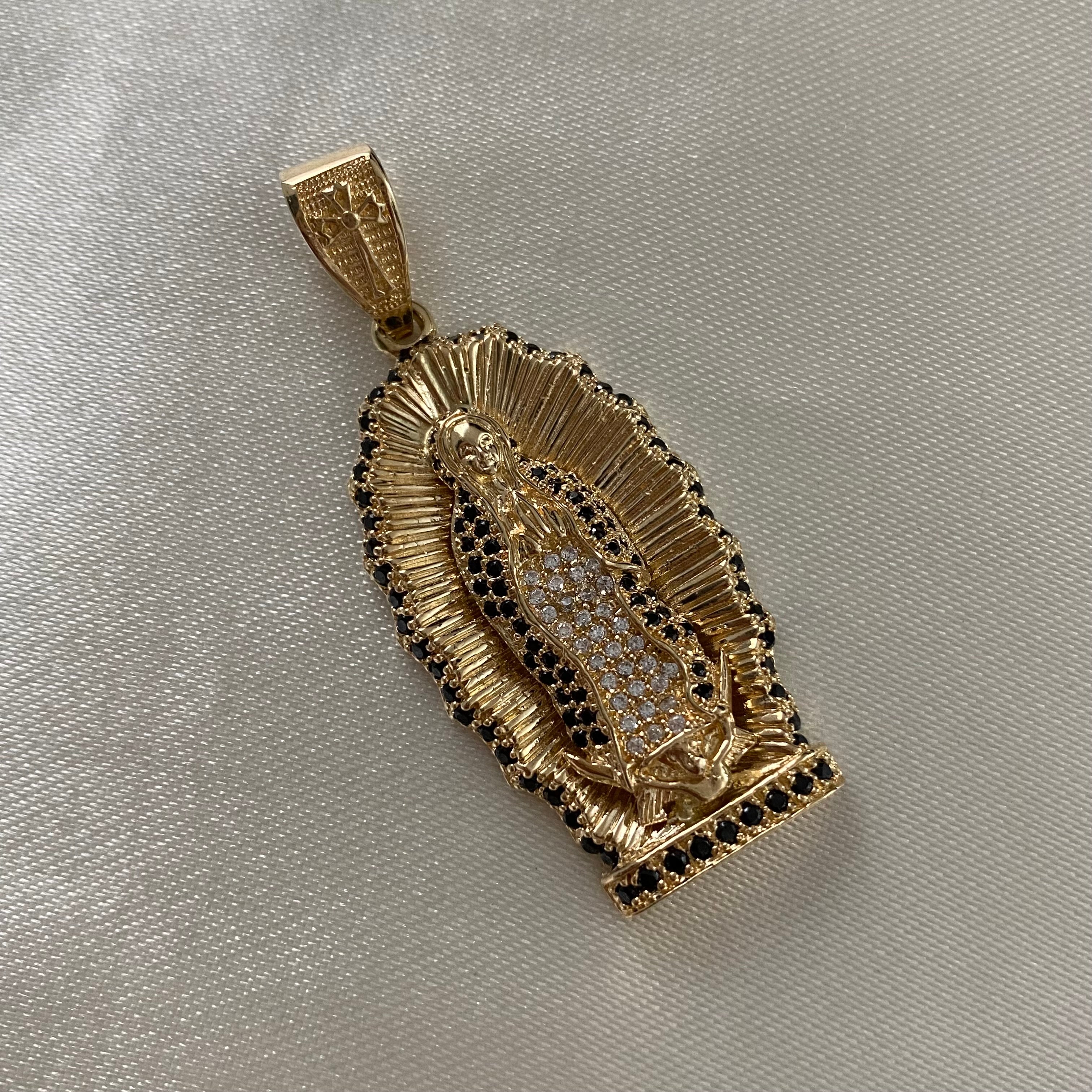 Dije Virgen Guadalupe 8.5gr/4.8cm Oro Amarillo Circones Negros*