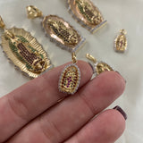 Dije Virgen Guadalupe 1.65gr/2.2cm Dos Oros Amarillo Blanco Circones verdes