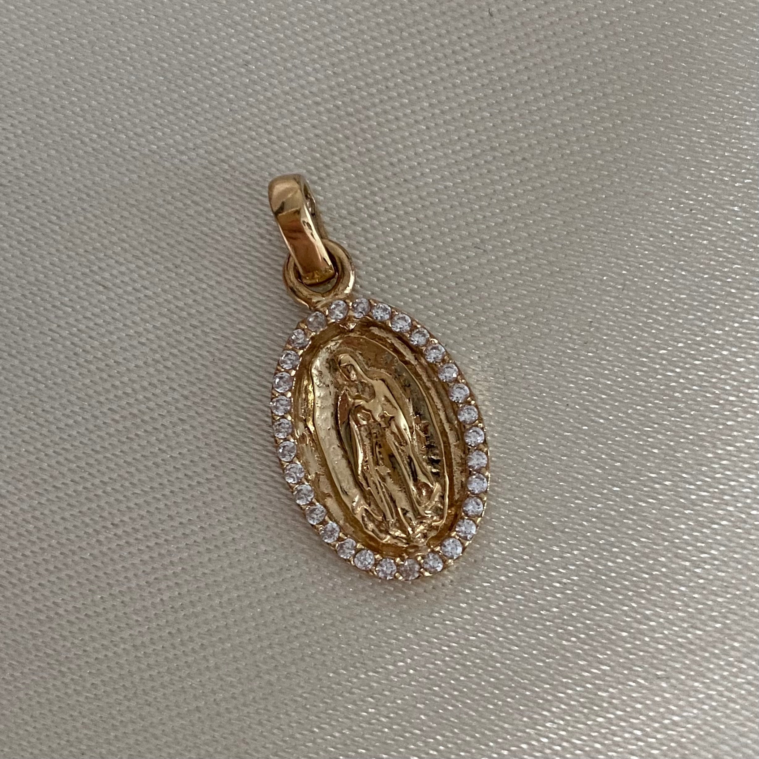 Dije Virgen Guadalupe 1.65gr Oro Amarilo Circones Blancos