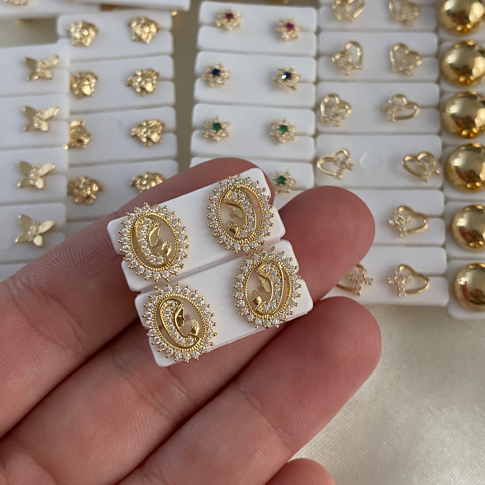 Topos Virgen Maria 1.85gr Circones Blancos Oro Amarillo