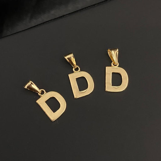 Dije Letra D 0.4 gr / 1.5cm Liso Oro Amarillo