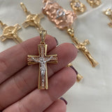 Dije Cristo 5.15gr/3.8cm Circones Blancos Tres Oros