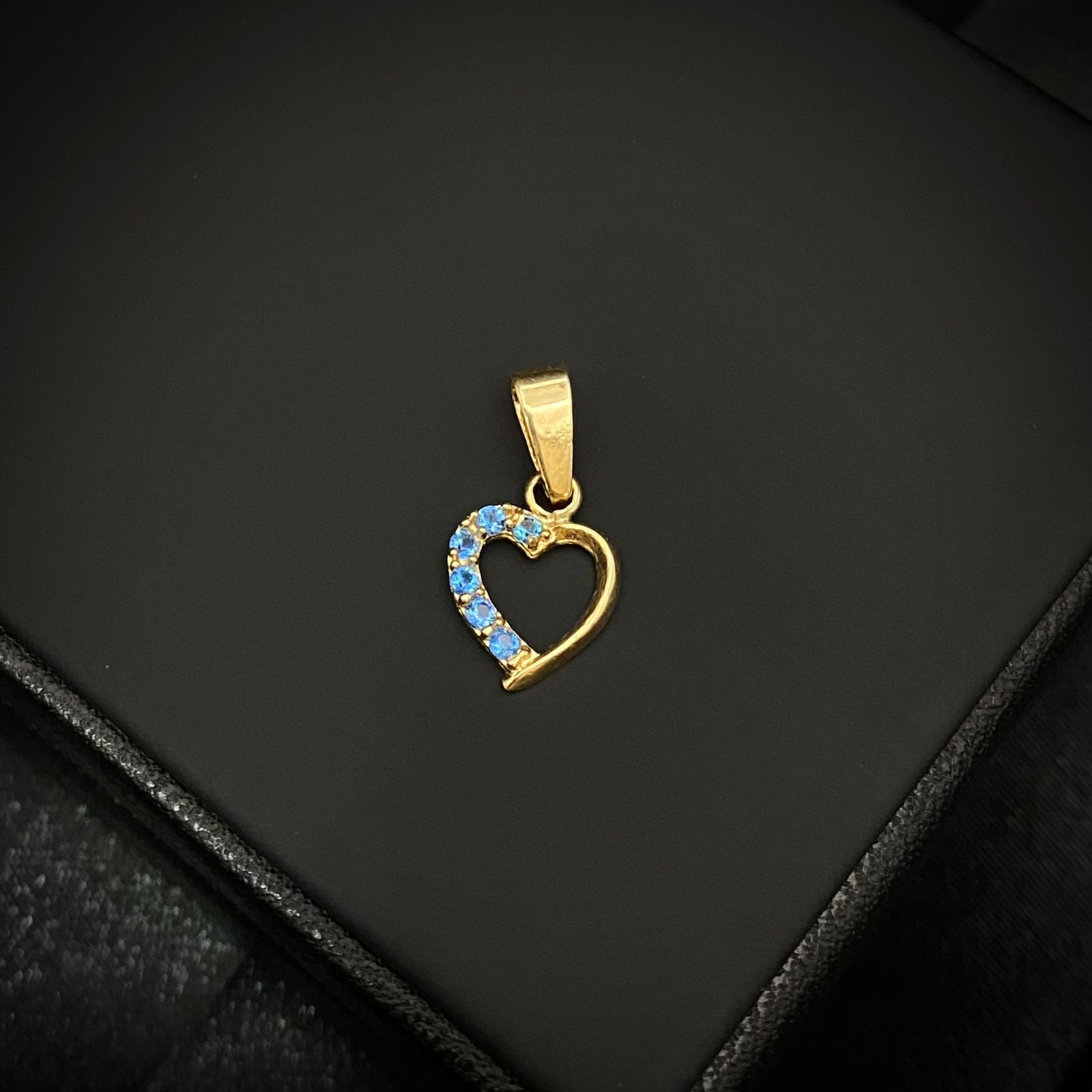 Dije Corazon 0.6gr/1.8cm Circones Azules Oro Amarillo*