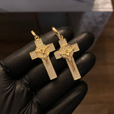 Dije Cristo 4.75gr / 4.6cm Cruz San Benito Circones Blancos Oro Amarillo