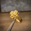 Anillo Cristo INRI 3.4gr-T10 1/2 Texturizado Oro Amarillo