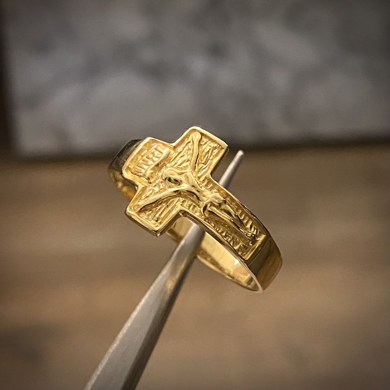 Anillo Cristo Cruz 3.4gr T7 3/4 Texturizado Oro Amarillo