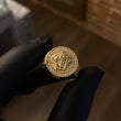 Anillo Medusa VS 8.9gr T8 Circones Blancos Oro Amarillo