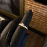 Solitario 1.9gr / T6 1/2 Anillo Circones Blancos Oro Amarillo